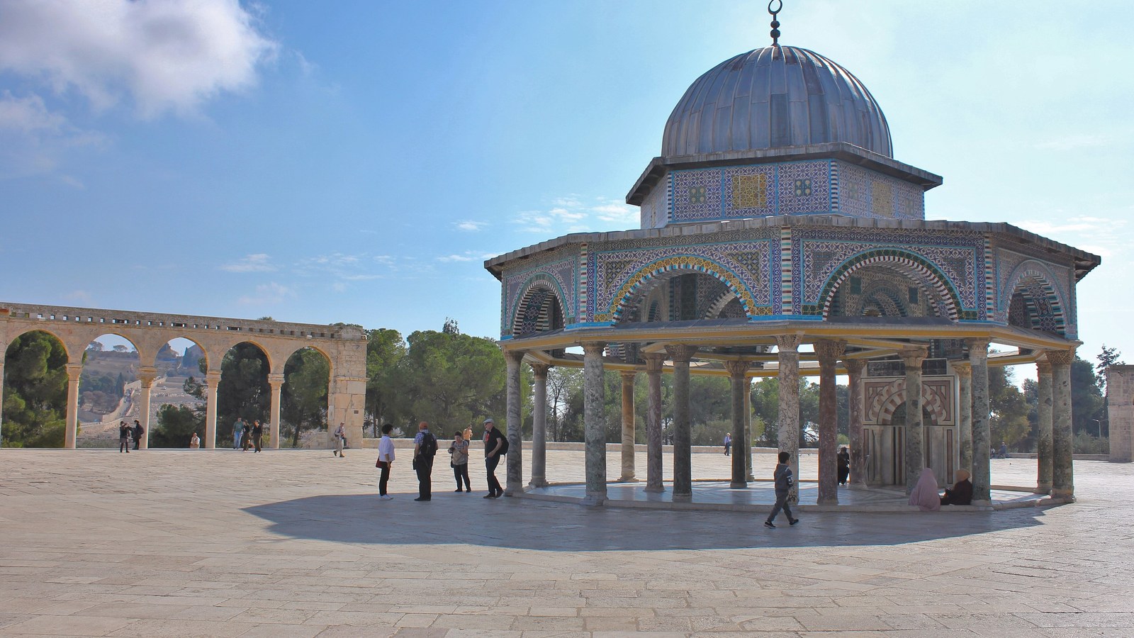 قبة السلسلة في الصحن