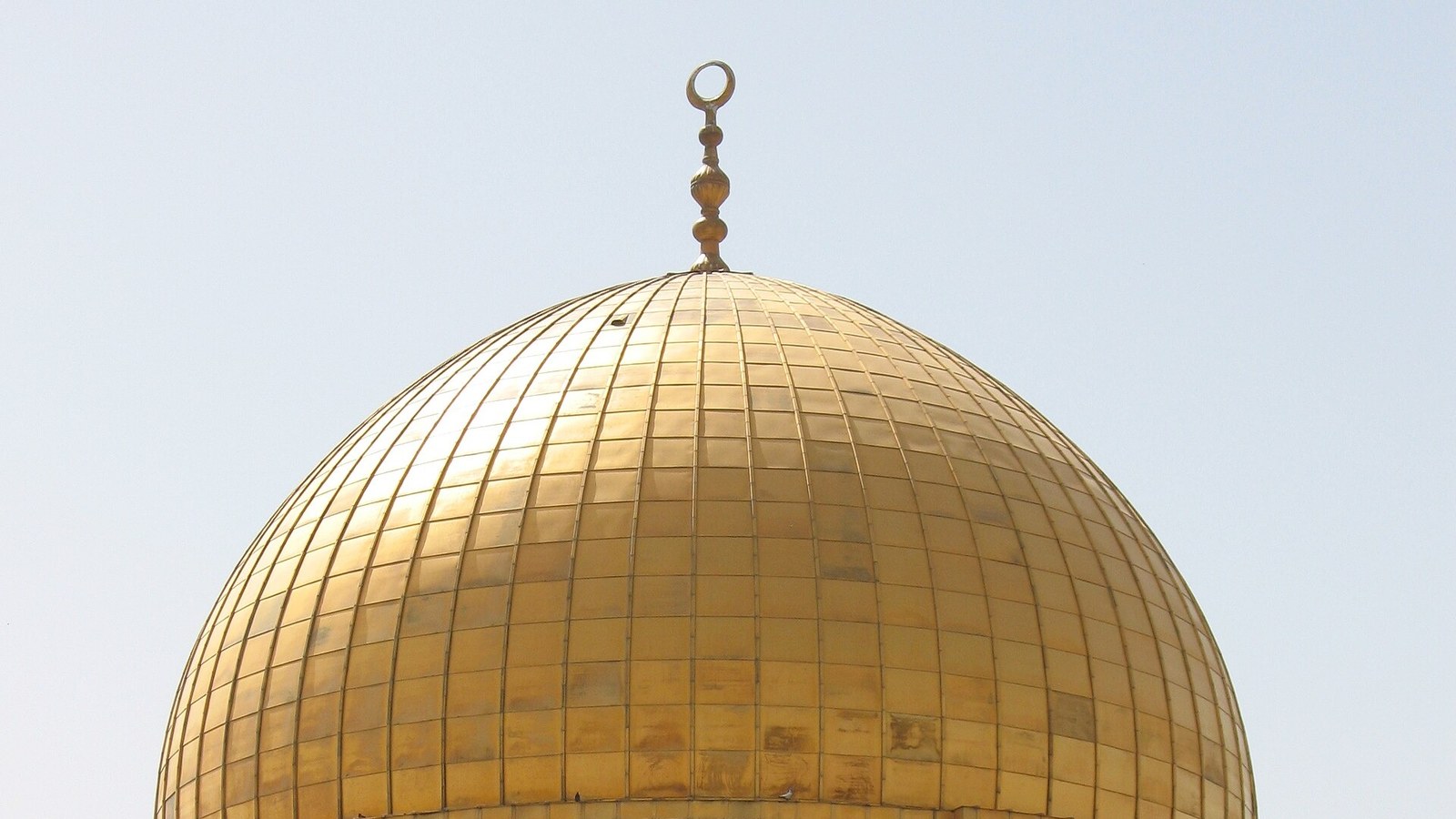 تفاصيل القبة الذهبية