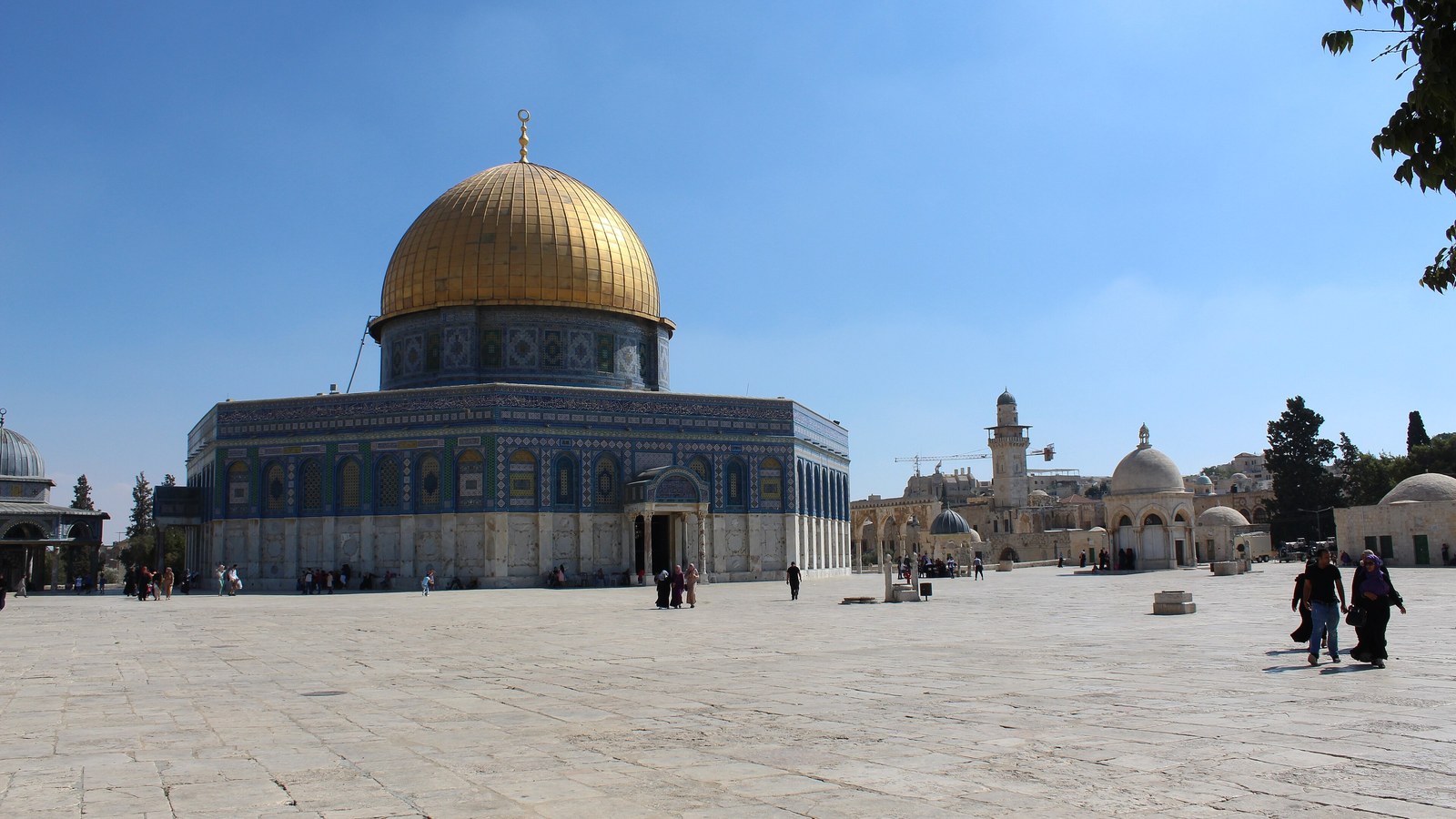 صحن قبة الصخرة الواسع